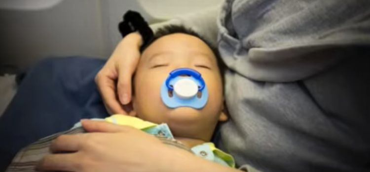 How to Keep a Pacifier in a Baby's Mouth